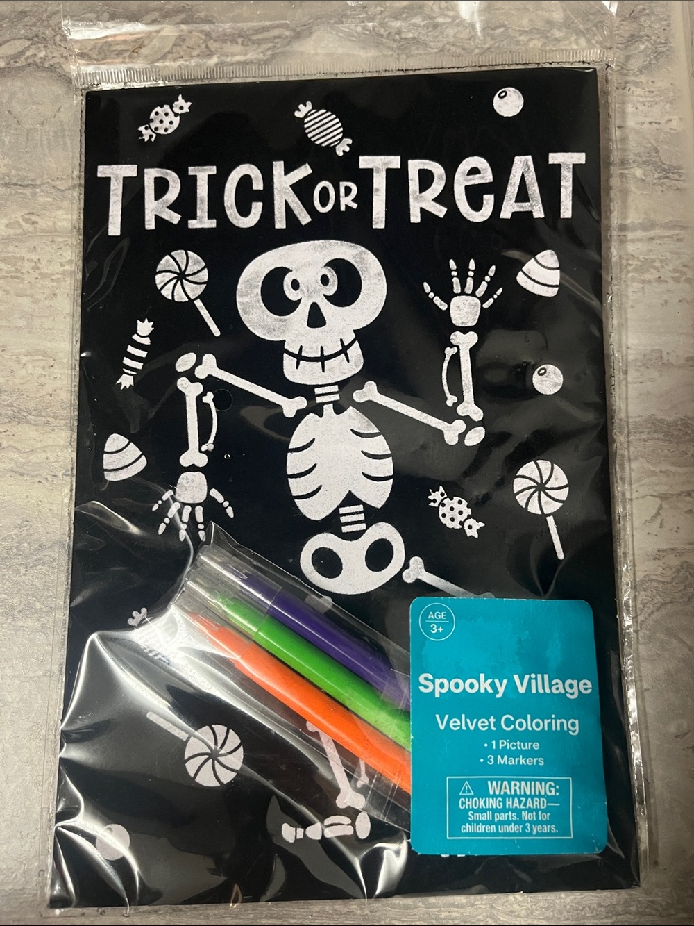 Velvet Coloring Kit - Black Trick or Treat Skeleton